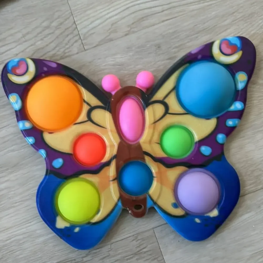 Hard plastic dimple pop perfect for babies sanitizable like new 4 total fodgets